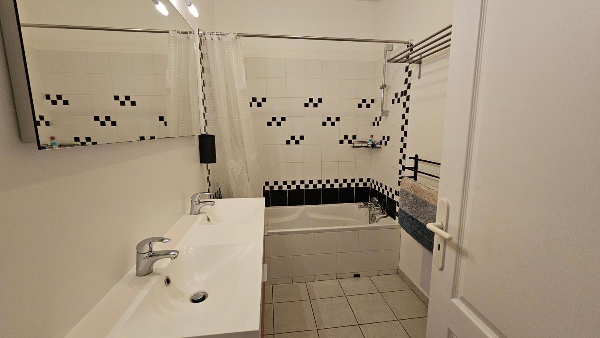 Bed To Rent - Maison Calme Avec Jacuzzi Sous Supplement Bordeaux Exterior photo